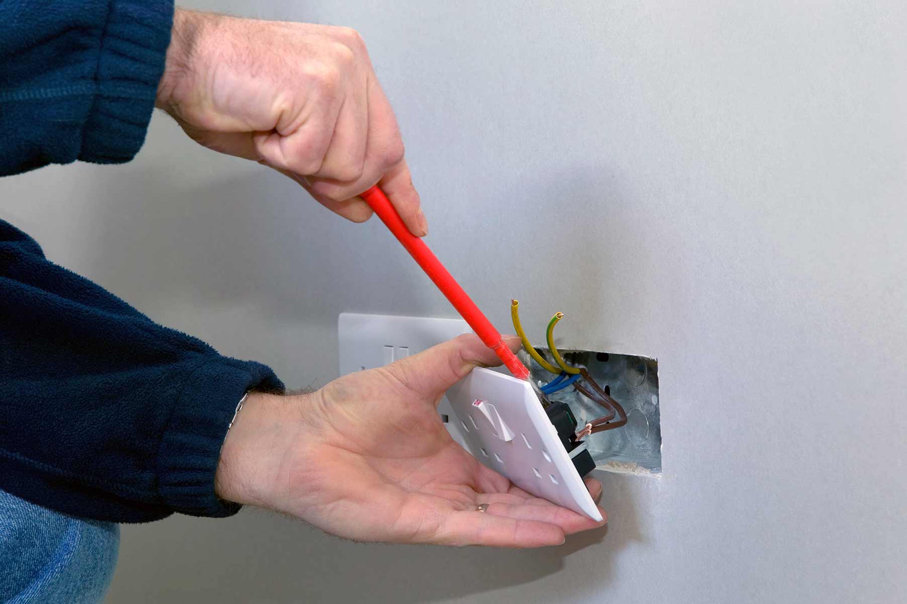 Our electricians can install plug sockets for domestic and commercial proeprties in Manor Park and the local area. 